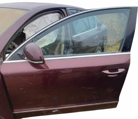 Left Front Door (  Skoda Superb )