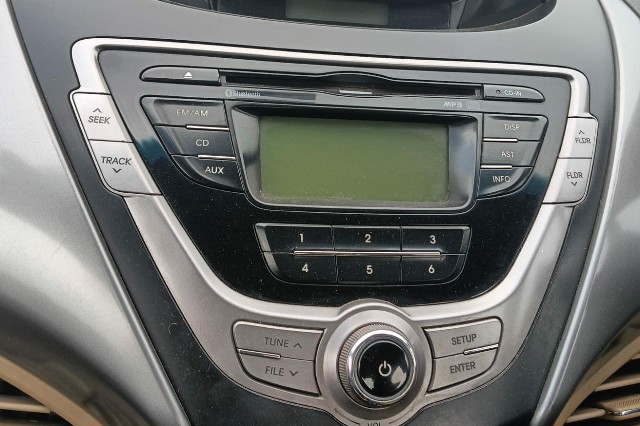 Music System (Hyundai Elantra )